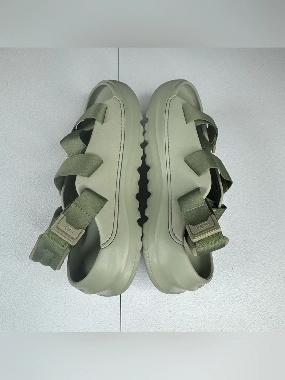 UGG loop eva ask
